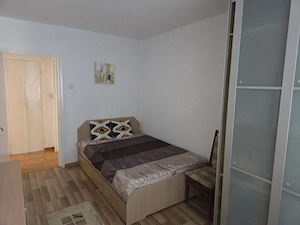  Inchiriere Ap 3 camere, et. 2, perioada lunga, decomandat, utilat complet - imagine 7