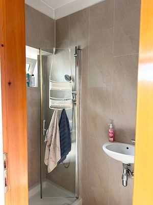 PF închiriez ap 1 cam 27mp + terasa 12mp + parcare privata  - imagine 4