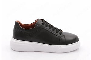Sneackers Papuci Adidasi Barbati Noi .