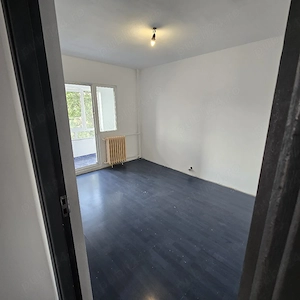 Ocazie! Apartament Spațios 3 Camere, 2 Băi, 3 Balcoane - Etaj 2, Zona Velenţa, Strada Şcoalelor, Ora - imagine 2