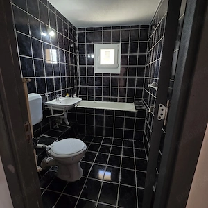 Ocazie! Apartament Spațios 3 Camere, 2 Băi, 3 Balcoane - Etaj 2, Zona Velenţa, Strada Şcoalelor, Ora - imagine 4