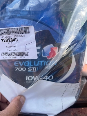 Vând ulei de motor ELF Evolution 700 STI 10W-40, 5 l,nou, sigilat, în ambalajul original