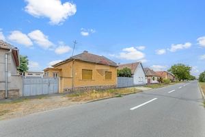 Casă de vânzare în zona Gai cu teren de 1.480 mp - imagine 2