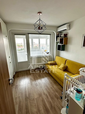 Apartament cu 4 camere de vânzare , renovat, decomandat,Gheorghe Lazar - imagine 4