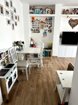 Apartament cu 4 camere de vânzare , renovat, decomandat,Gheorghe Lazar - imagine 2