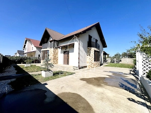 Casa 4 camere de vanzare, 2 bai, teren 535 Mp, Mosnita Noua