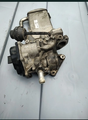 EGR răcitor de gaze Audi A4 B8 Passat  - imagine 2