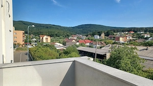 Inchiriez apartament in Livada Meses