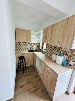Se vând 2 spatii comerciale si o casa cu doua camere, complet renovate si Închiriate. - imagine 8