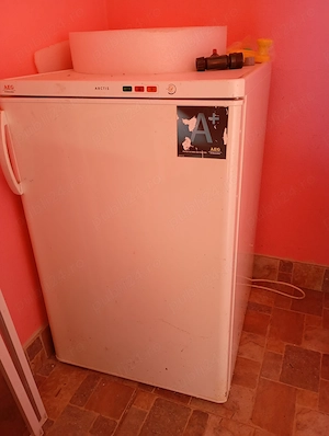 Vind congelator vertical marca Arctic folosit