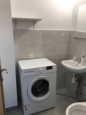 Închiriez apartament 3 camere renovat - imagine 6