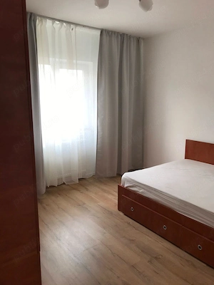 Închiriez apartament 3 camere renovat - imagine 9