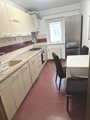 Apartament 3 camere decomandate zona Vasile Aaron - imagine 5