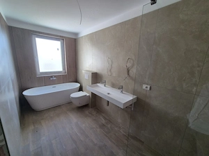 Teren Generos. Zona excelenta. 4 Camere. Bucatarie Inchisa si camara