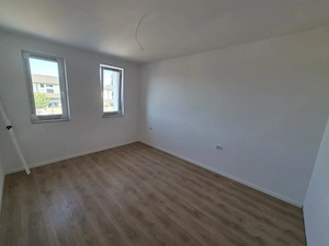Teren Generos. Zona excelenta. 4 Camere. Bucatarie Inchisa si camara - imagine 18