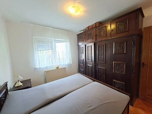 Apartament 3 camere decomandate zona Scoala de Inot - imagine 2