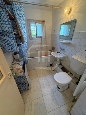 Apartament 2 camere, decomandat, etaj intermediar, zona Titulescu - imagine 3