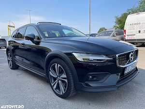 Volvo V60 Cross Country, B4((diesel mild hybrid) 2.0 110000 km - imagine 2