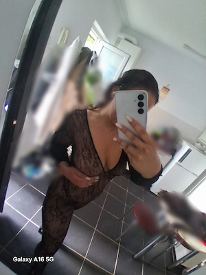caut ofer placere Lolo 32 ani