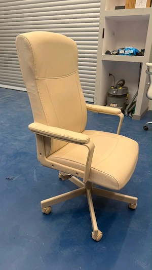 Scaun birou IKEA Millberget Murum bej   impecabil   280 lei