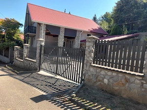 Vand casa de vacanta 