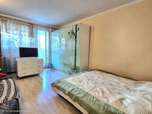 Apartament 3 camere - metrou 1 Dec.