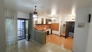 Apartament 2 camere, balcon, terasa si loc de parcare, - imagine 2