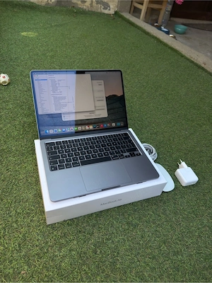 Laptop Apple MacBook Air M2, 8GB RAM, 256GB SSD, baterie 100%