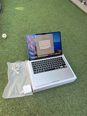Laptop Apple MacBook Air M2 Starlight   97% sănătate baterie   8GB RAM   256GB SSD   Stare excelentă