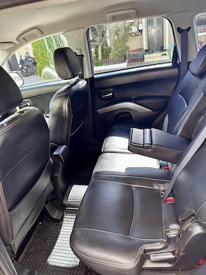 Citroen C-Crosser 2.2 HDi Exclusive 4x4   2010 | Unic proprietar și unic șofer | 7 locuri - imagine 6