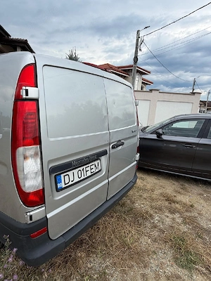 Vand Mercedes Benz Vito CDI 111 autoutilitară  fab 2010 - imagine 2