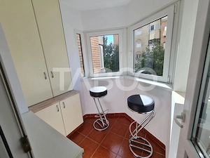 Apartament spatios cu 3 camere si 2 bai plus balcon in zona Central - imagine 11