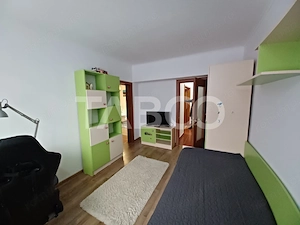 Apartament spatios cu 3 camere si 2 bai plus balcon in zona Central - imagine 7