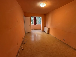Apartament 3 camere, etaj 2, semidecomandat - Piata Doina - imagine 2