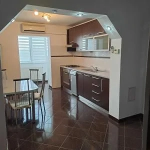 Apartament 2 camere zona Strand - imagine 2