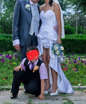 Rochie de mireasa și costum de ginere 
