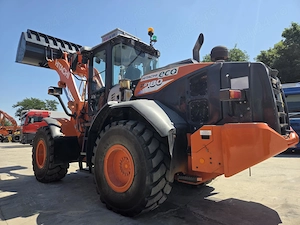 Incarcator cupa 3mc, 2019, 6.049h, Full option, gresare automata, Anvelope L5, cantar-94.900 eur+Tva