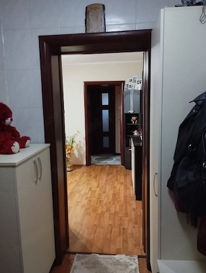Vând apartament  cu 2 camere,semidecomandat. 