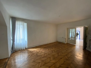 Spatiu comercial 4 camere zona Central Sibiu - imagine 2