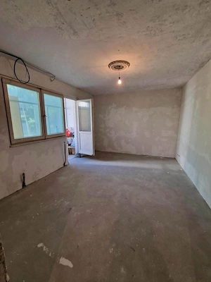 De vanzare apartament cu 4 camere, decomandat, 83mp, etajul 2, balcon 67500euro - imagine 8