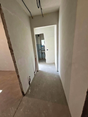 De vanzare apartament cu 4 camere, decomandat, 83mp, etajul 2, balcon 67500euro - imagine 2