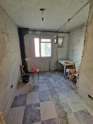 De vanzare apartament cu 4 camere, decomandat, 83mp, etajul 2, balcon 67500euro - imagine 3