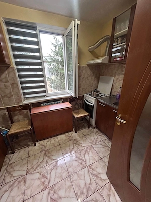 De vanzare apartament cu 2 camere, decomandat, zona Smirodava, balcon 43500euro - imagine 2