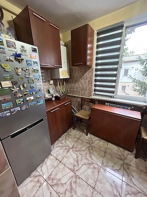 De vanzare apartament cu 2 camere, decomandat, zona Smirodava, balcon 43500euro