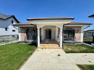 Vand casa moderna, singur in curte, Corunca, zona Penny - imagine 2