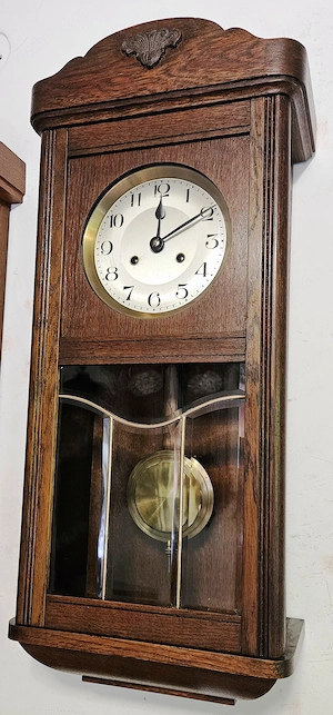 Ceas de perete cu pendula Kienzle 