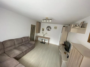 Apartament 3 camere Poarta 6 - imagine 2
