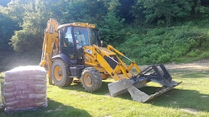 Închiriez buldoexcavator 3cx cu operator 