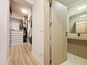 Langa benzinaria ESO. Lift. 73 mp utili. 2 bai. Mobilat si utilat complet. - imagine 11