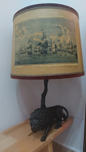 Veioză vintage deosebită cu bază Leu și abajur decorativ  Corăbii
